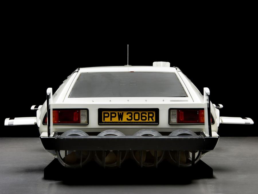  Lotus Esprit 007 The Spy Who Loved Me 1977 года  (фото 6 из 7)